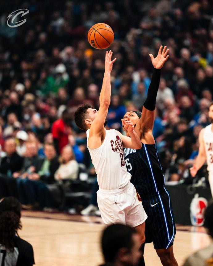 骑士逆转魔术,米切尔带队取胜 骑士逆转魔术,米切尔带队取胜