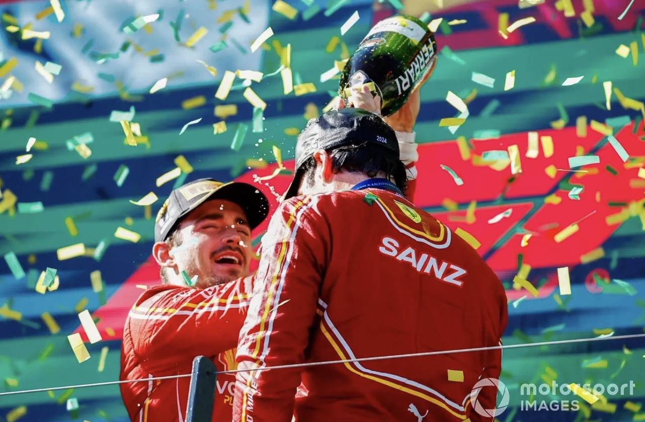 梅赛德斯绝杀红牛车队,塞恩斯关键制胜 梅赛德斯绝杀红牛车队,塞恩斯关键制胜