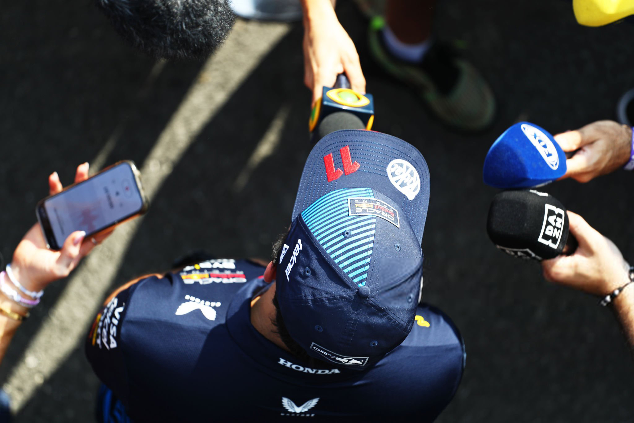 哈斯车队险胜迈凯伦,佩雷兹高光表现 哈斯车队险胜迈凯伦,佩雷兹高光表现