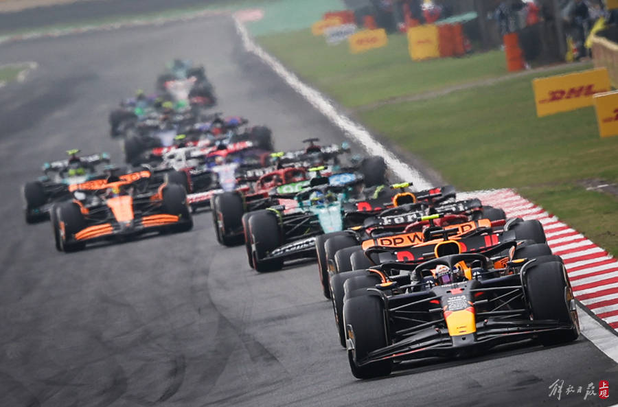 索伯车队鏖战阿斯顿马丁，塞恩斯统治全场