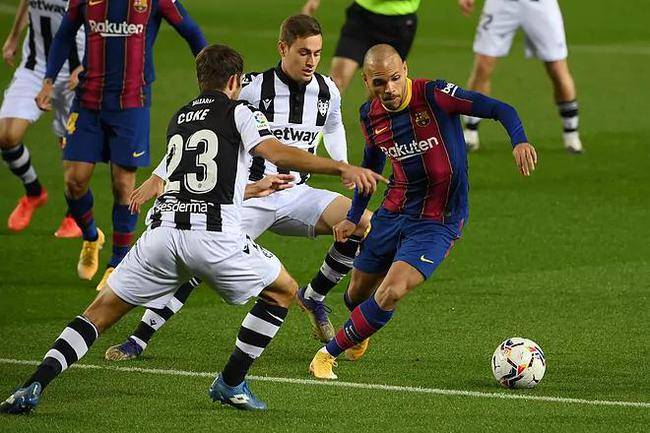 里昂绝杀巴萨，德容统治全场