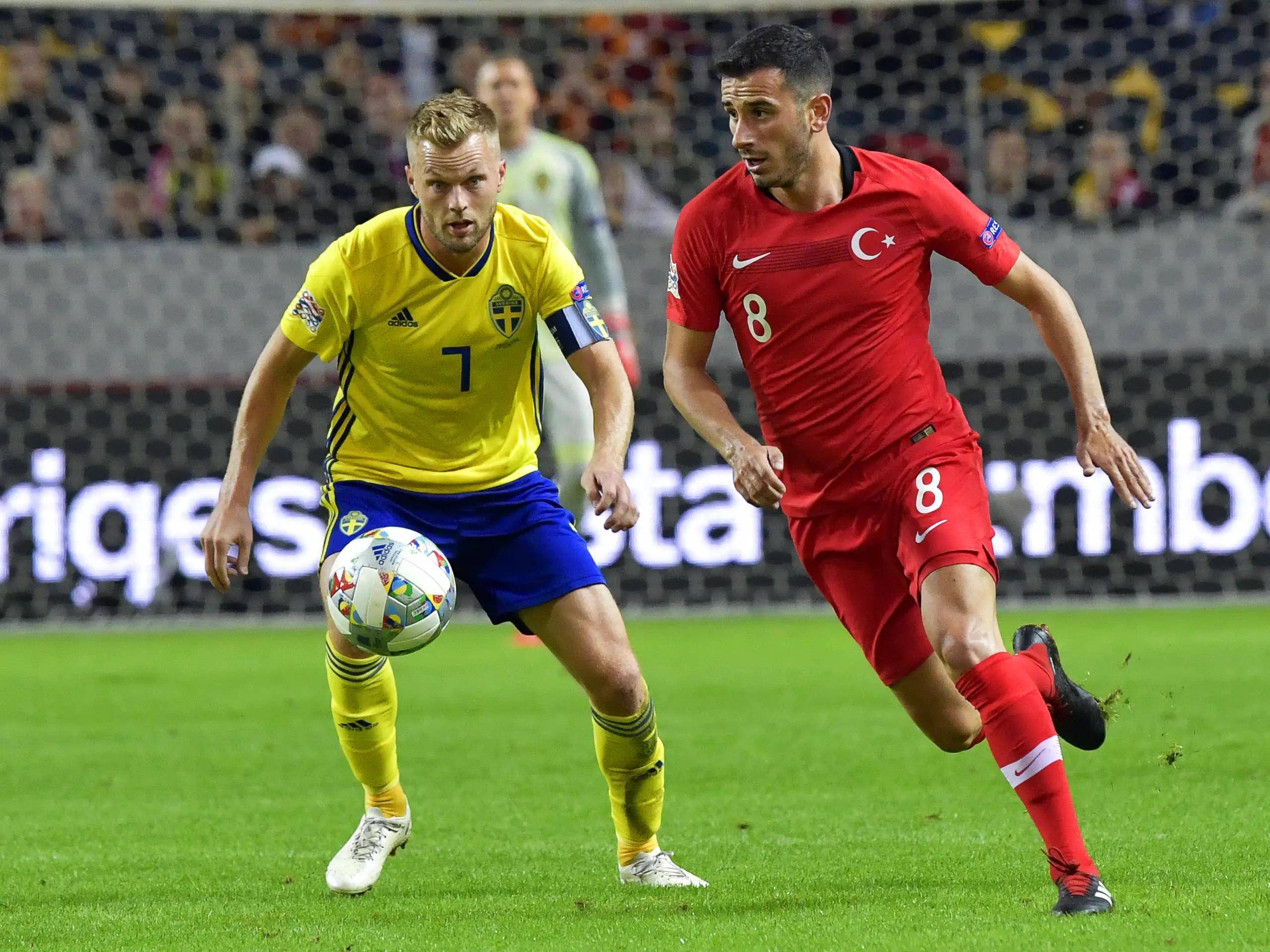 土耳其队在对阵中遇到挑战，局势严峻