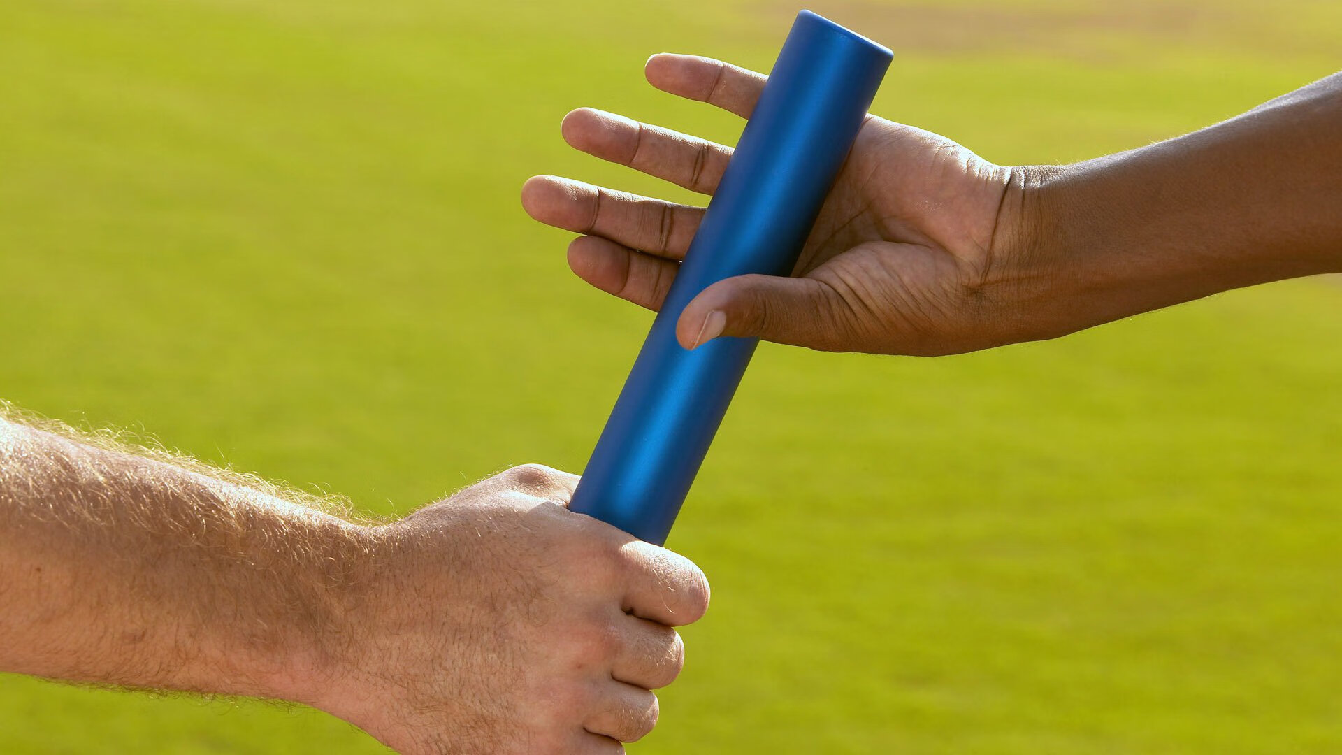 绿茵场与篮球馆的平行叙事，德甲争冠焦点战与广厦击溃骑士的双重奏